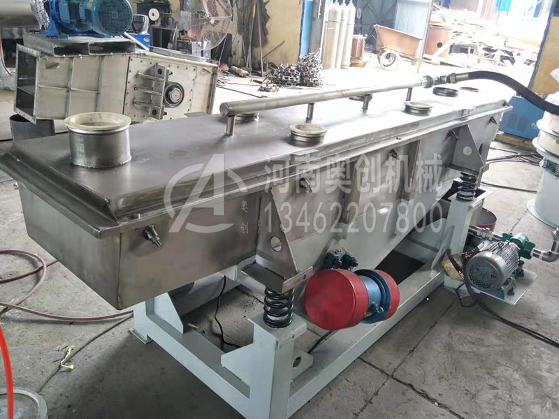 食鹽的除雜、分級(jí)一般選用直線篩選機(jī)進(jìn)行篩分