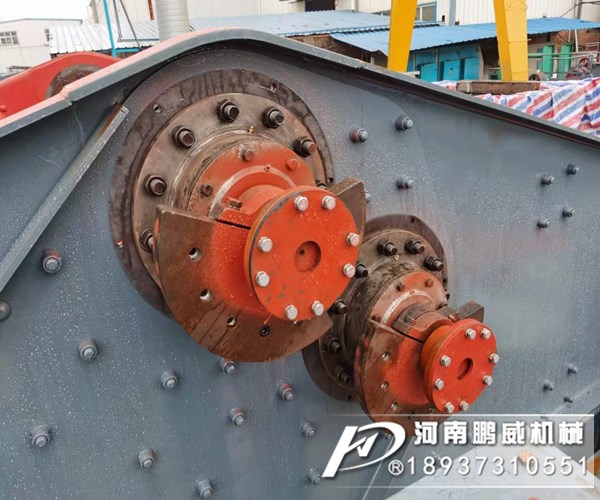 砂石振動篩激振源一直往外甩油是什么原因？